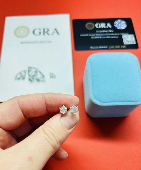 Сучасні стильні сережки з діамантами муасанітами 0,5 карат на гвитнах