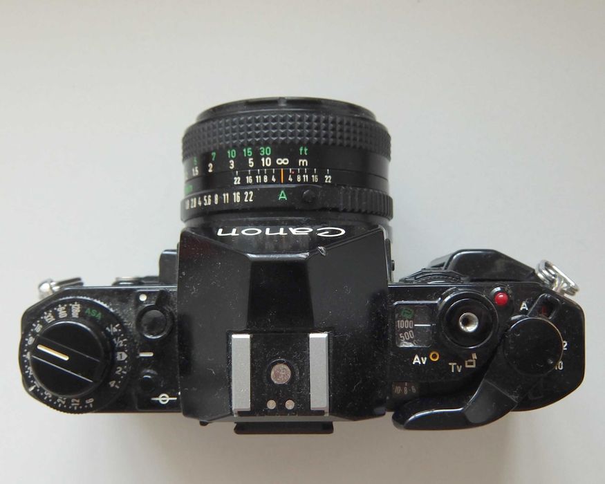 Продам камеру Canon A-1 с объективом 50 мм.