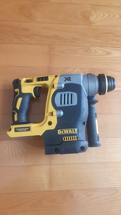 Młotowiertarka Dewalt DCH273 2x 5Ah, ładowarka. 2025. Nieużywany.