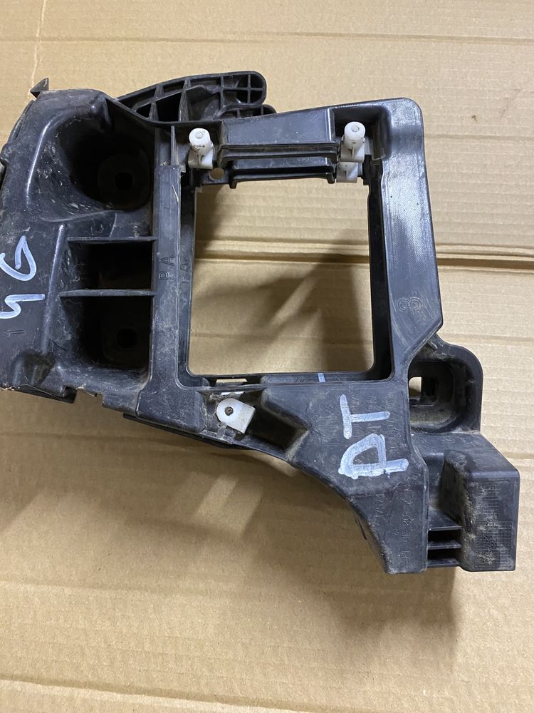 Заднє кріплення бампера Audi A6 C7,A7 C7,4G9807393,4G9807394