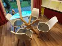 Okrągły, szklany stół z krzesłami