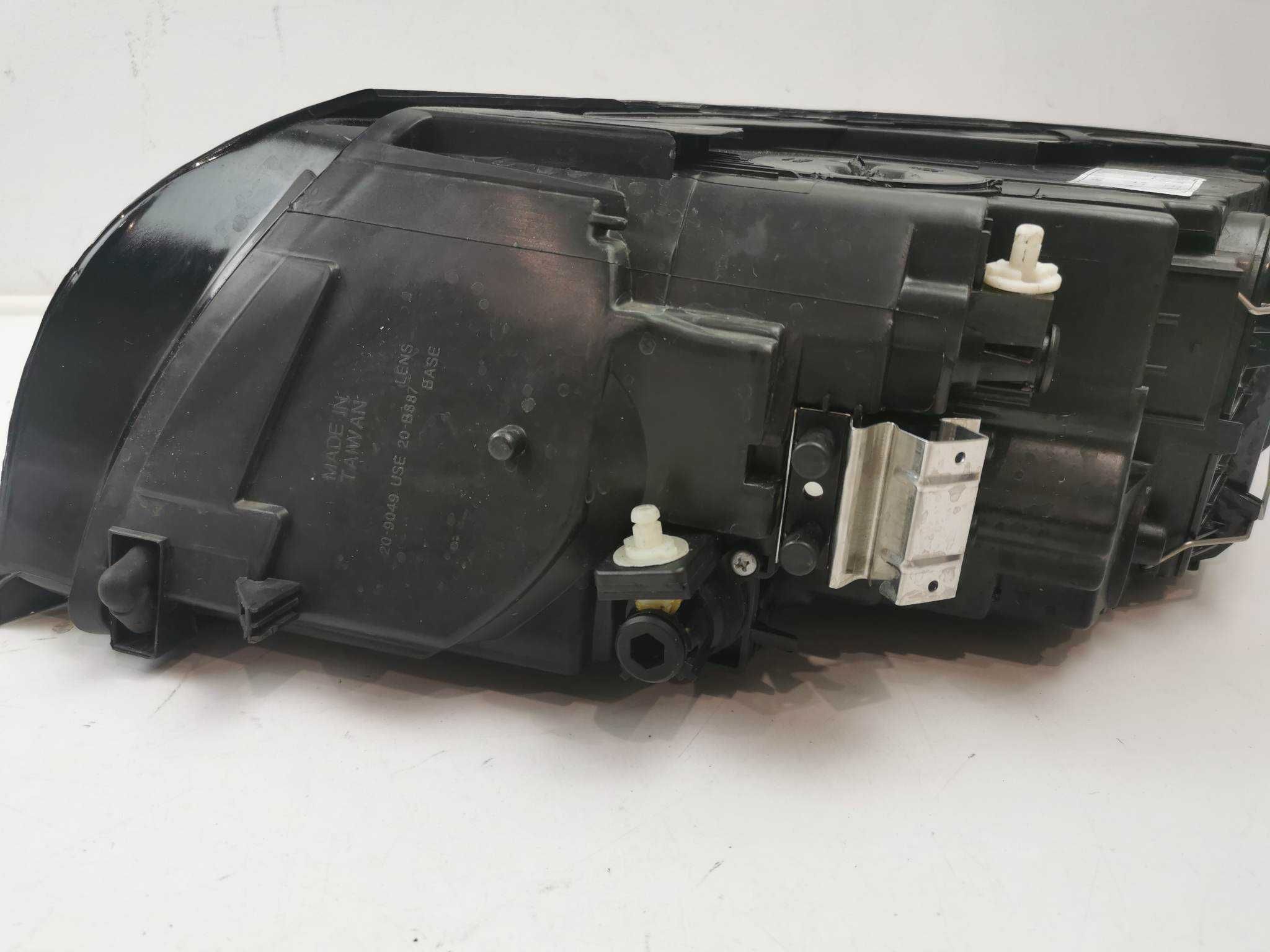 Lampa prawa reflektor prawy Volvo S40 V50 NOWA