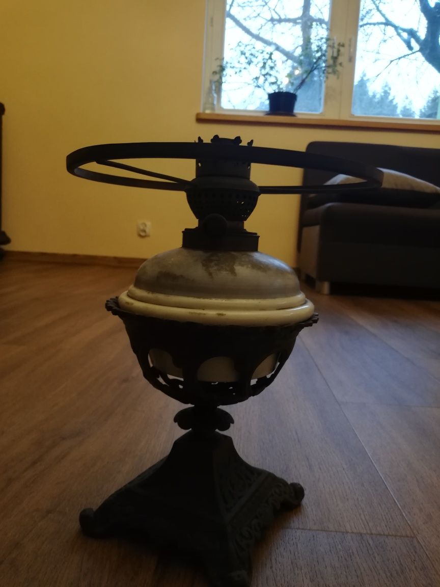 Piękna lampa naftowa antyk