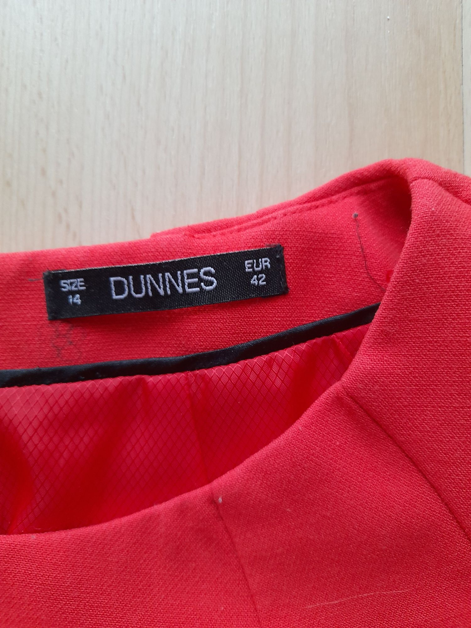 Czerwona elegancka sukienka Dunnes r.42