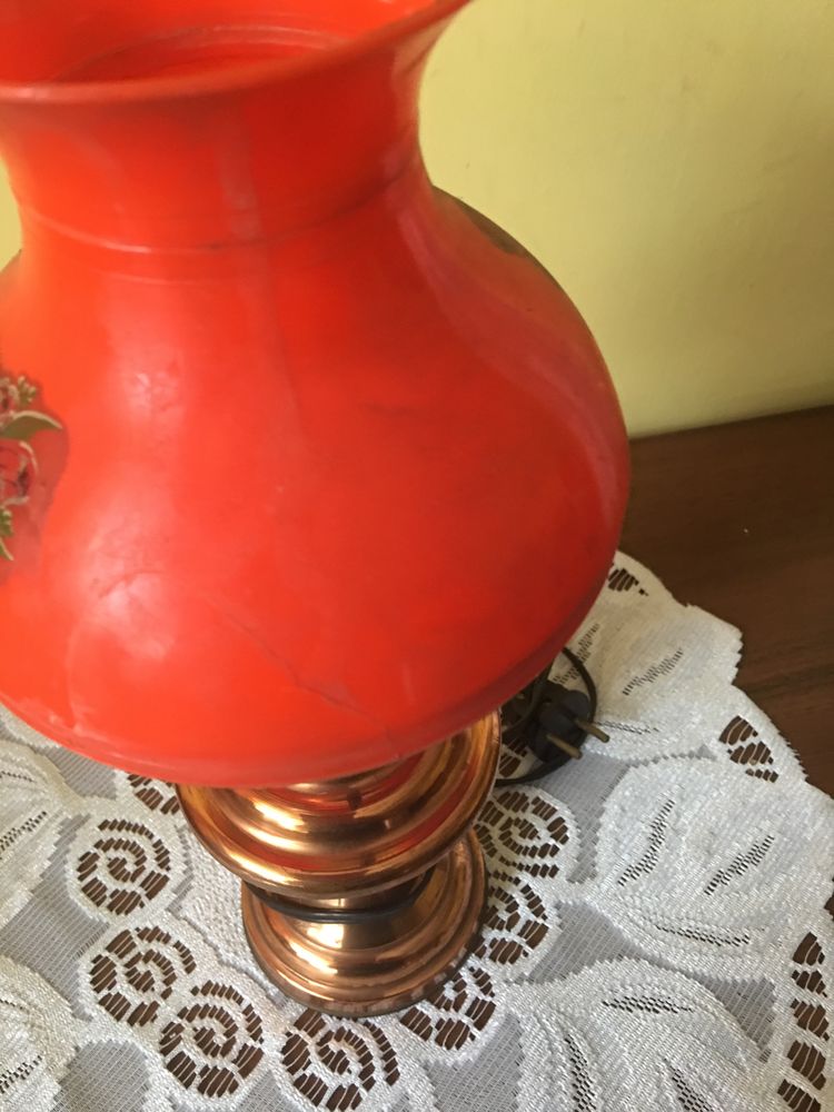 Stara lampka elektryczna z PRL- u stylizowana na naftową