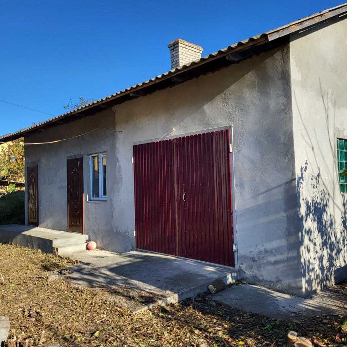 Продаж 2 поверхового будинку з літньою кухнею, гаражем та госп. приміщ