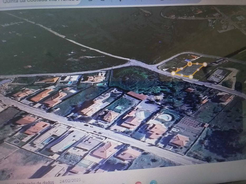 Coutada V.F. Xira vendo 1 de 3 lotes  nesta prestigiada urbe.