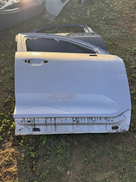 Двері volvo xc 40