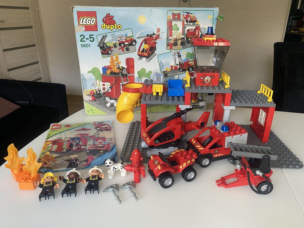 Lego Duplo 5601 remiza strażacka - baza, pojazdy, figurki, akcesoria