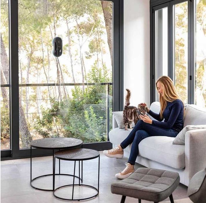 Conga WinDroid 880 SprayWater – Robot do mycia okien, szyb i luster