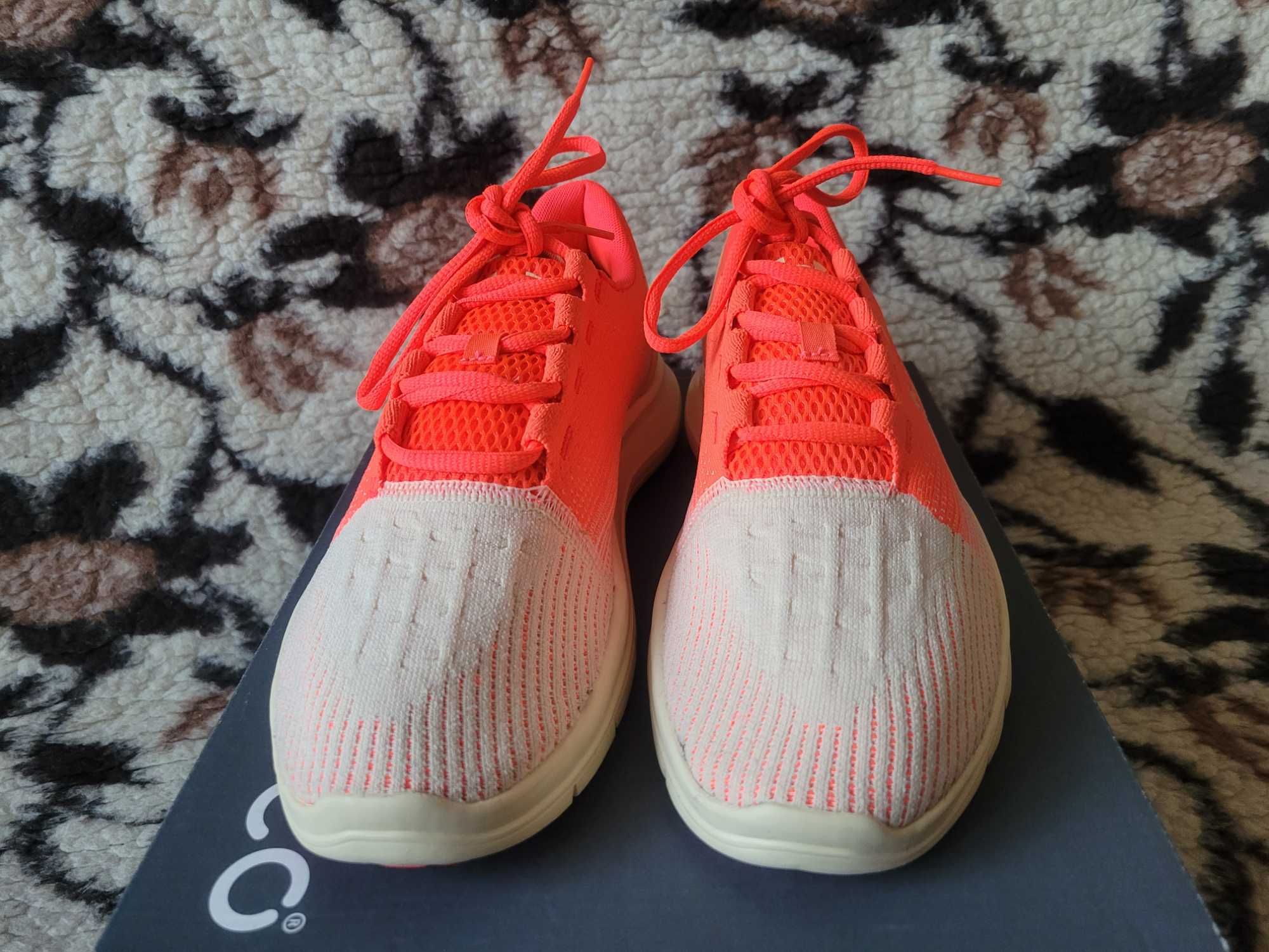 Mega lekkie buty treningowe do biegania Under Armour r.40 super stan