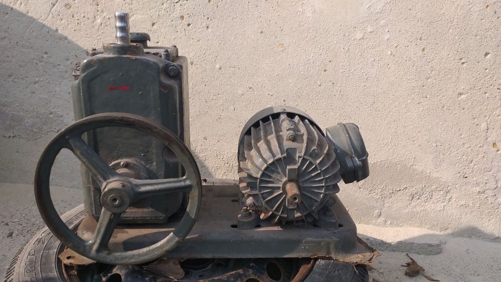 Вакуумний насос ВН 461