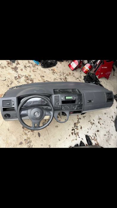 Панель торпеда т5 ресталінг. (2010-2015 рік) гарний стан в зборі.