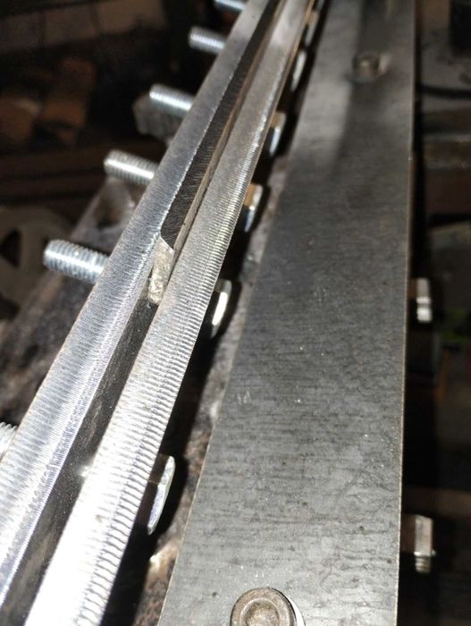 Przyrząd do ostrzenia noży. Stolik uchylny. Imadło uchylne.Knifemaking