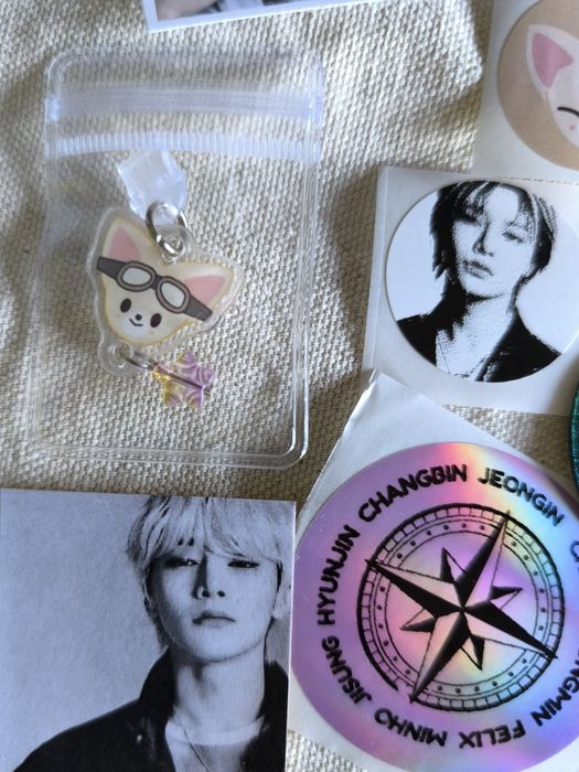 Stray Kids zaślepka USB C + naklejka I.N. FoxyI.Ny