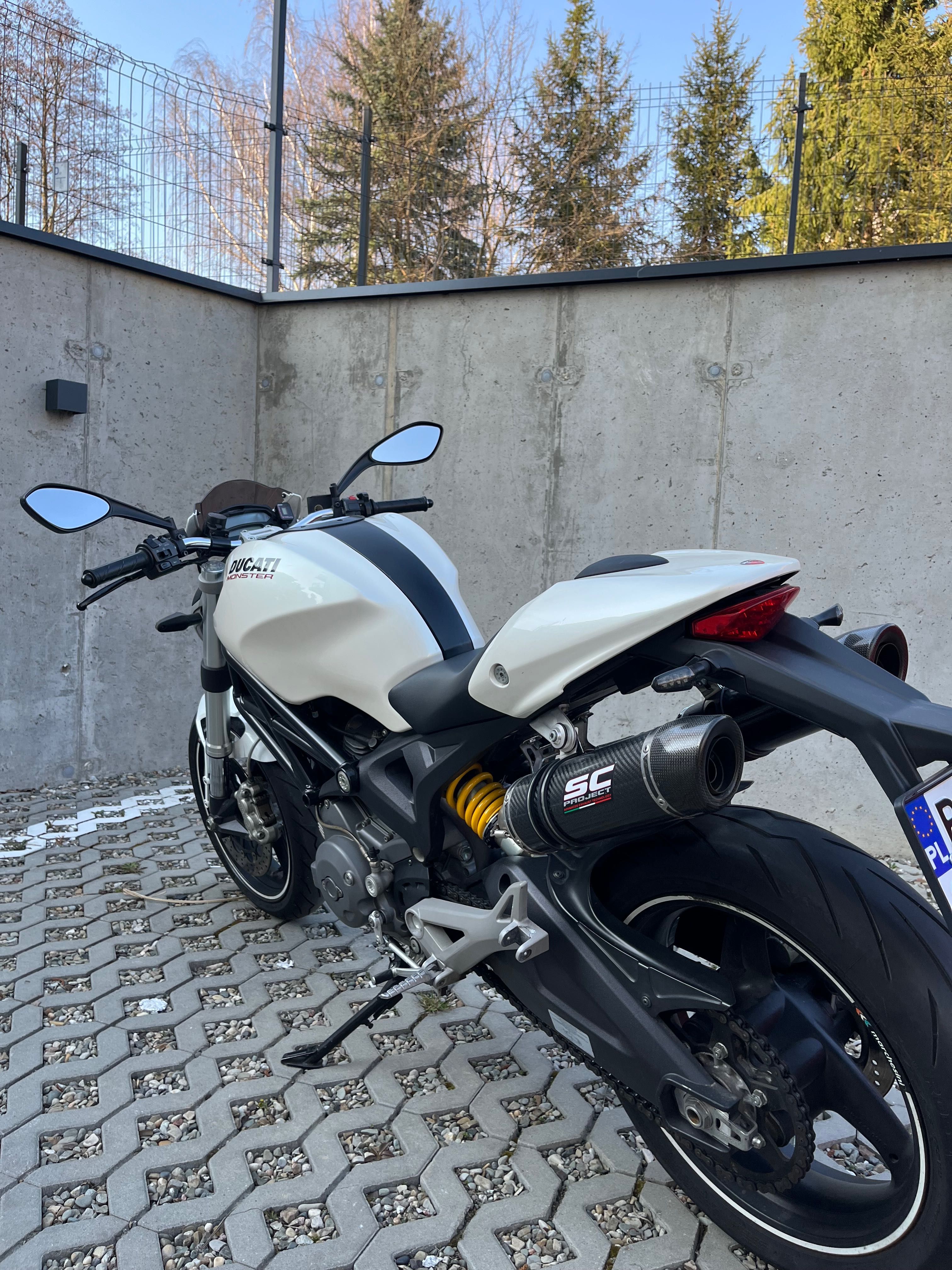 Ducati monster 696