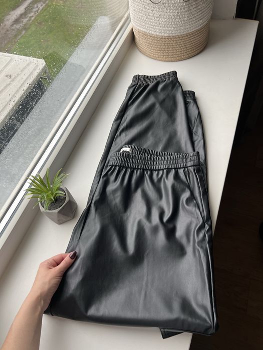 18 розмір 52 54 матові шкіряні з еко шкіри штани брюки джогери батал