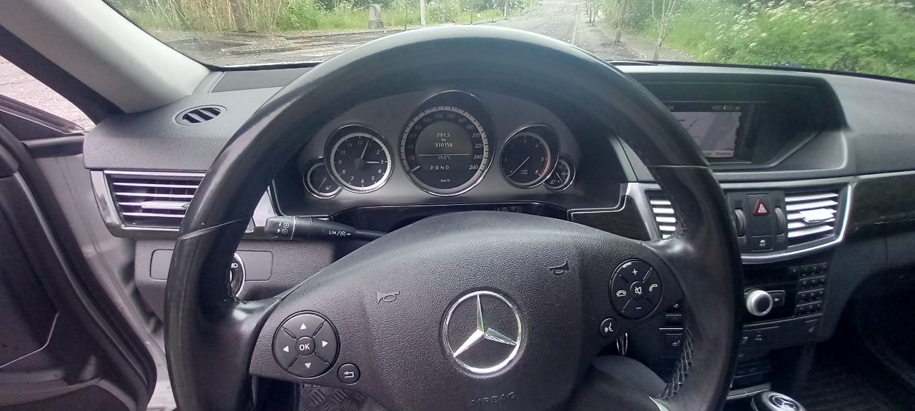 Mercedes-Benz E250