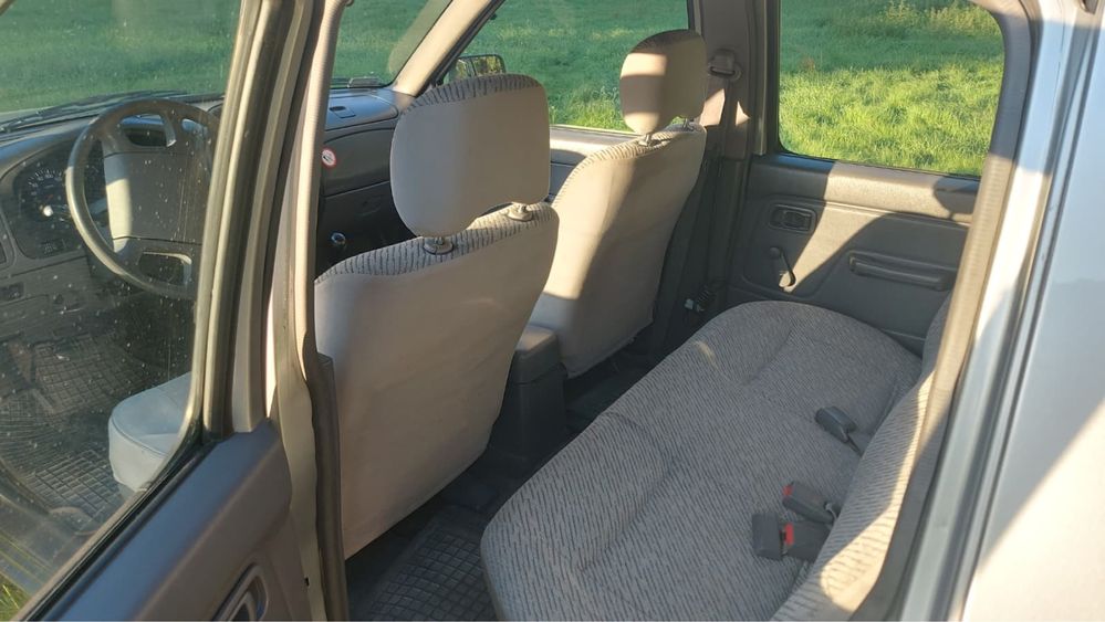 Nissan Pickup 2,4 benzyna+gaz 4x4 rok 2000