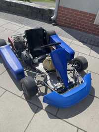 Gokart na tor niebieski odpala