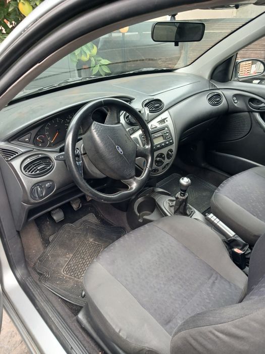 Ford Focus cinza