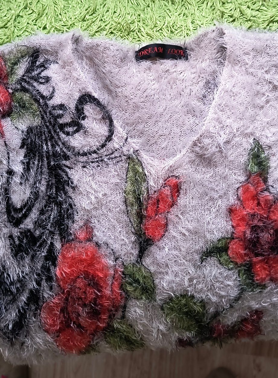 Sweter puchacz w kwiaty,r.M/L