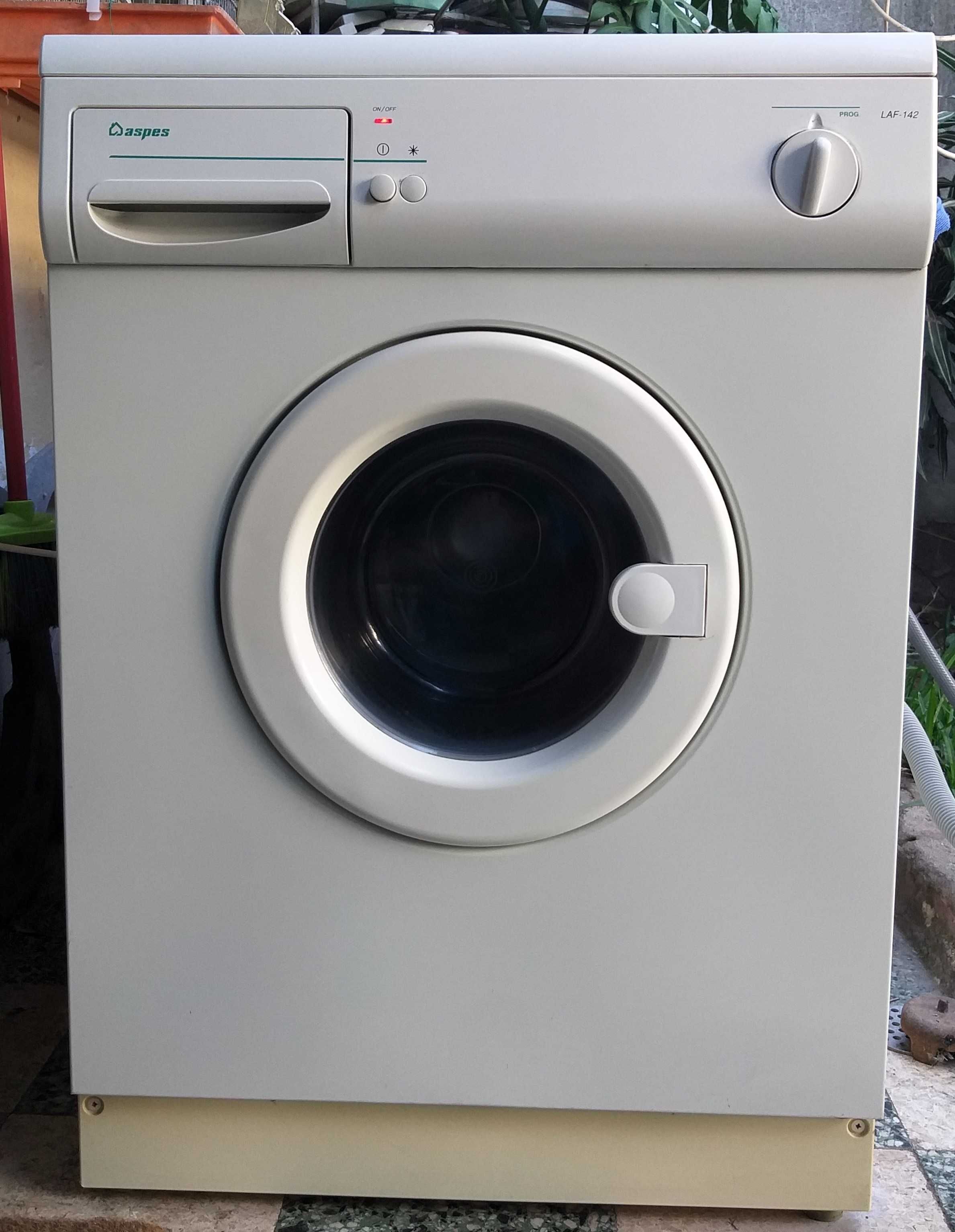 Máquina de Lavar Roupa Aspes