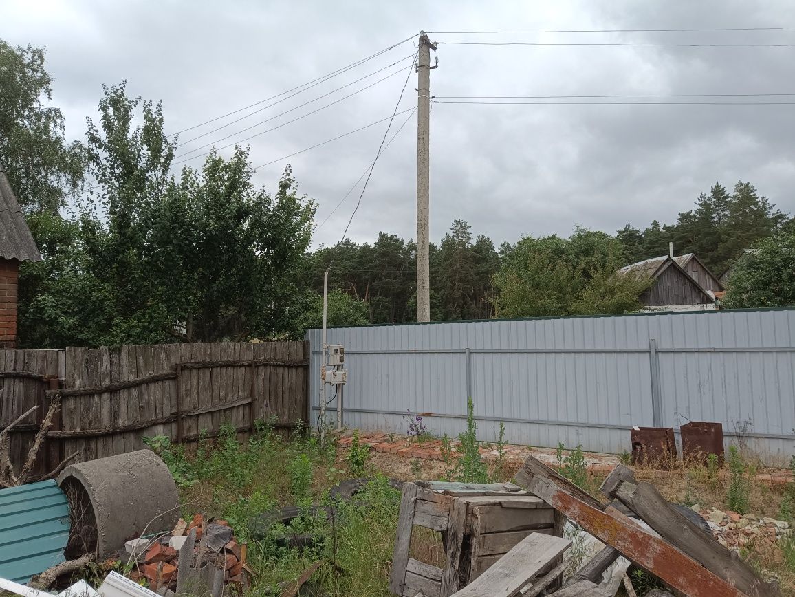 Земельна ділянка з дачним будинком