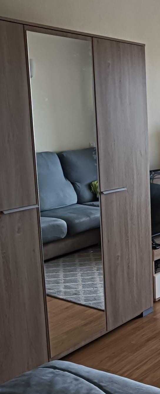 Cama casal c/ colchão e roupeiro