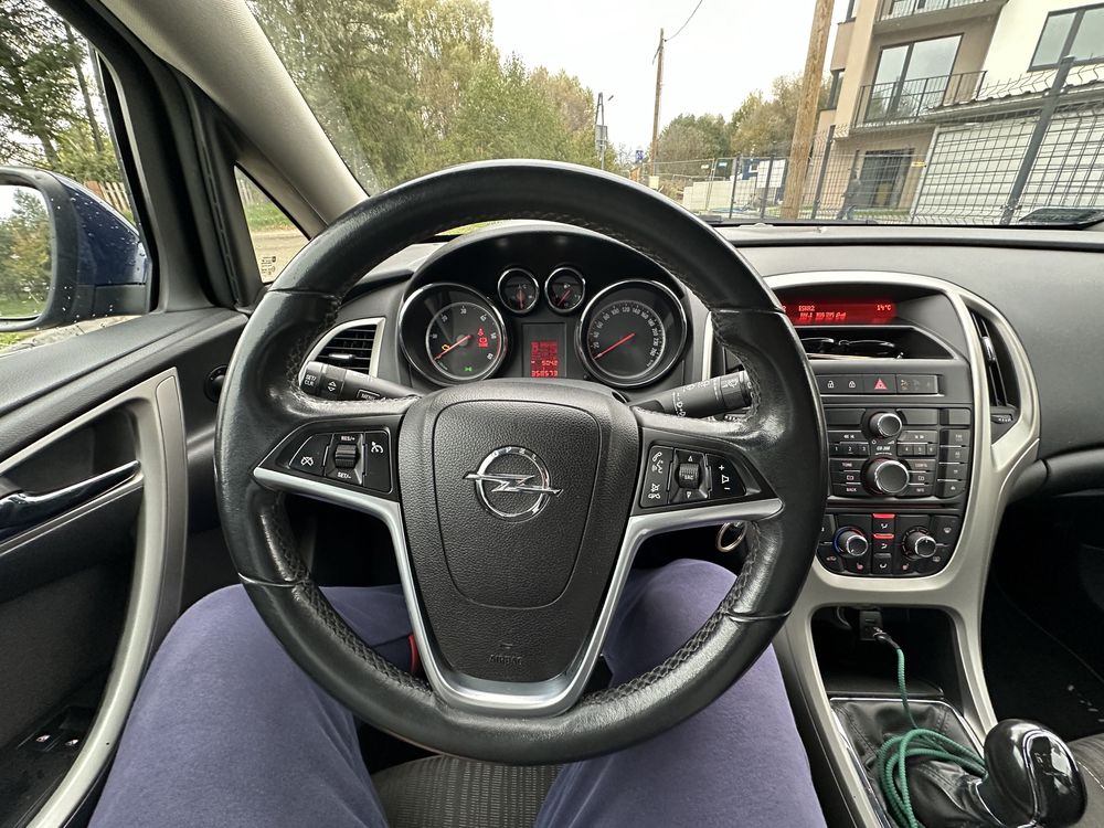 Sprzedam Opel Astra J 2012 1.7 CDTi