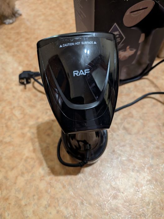 Відпарювач для одягу  RAF 1600w