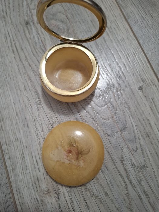 Скринька шкатулка з каменю