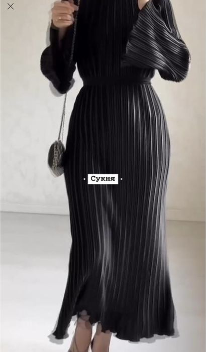 Жіноча плісирована сукня міді