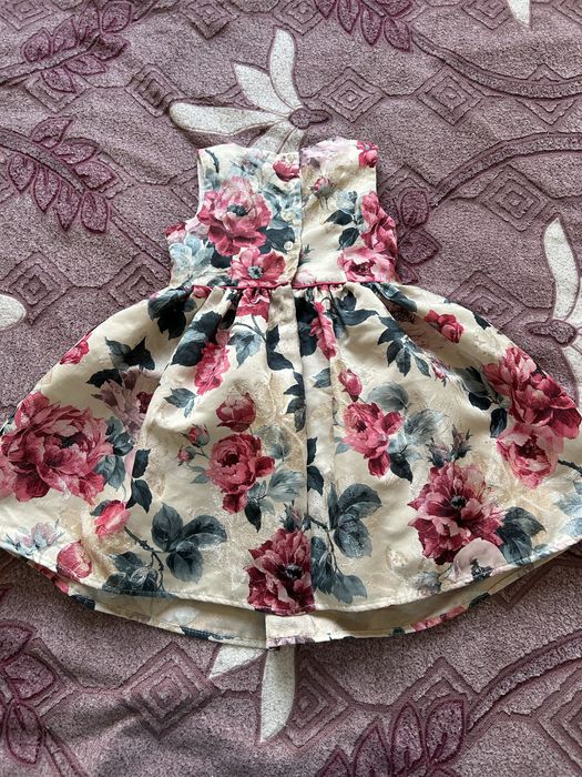 Продам сукню для дівчинки