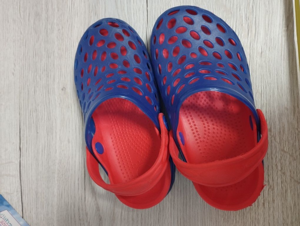 Crocs J2 крокси аквашузи босоніжки шлепки для басейну гумові