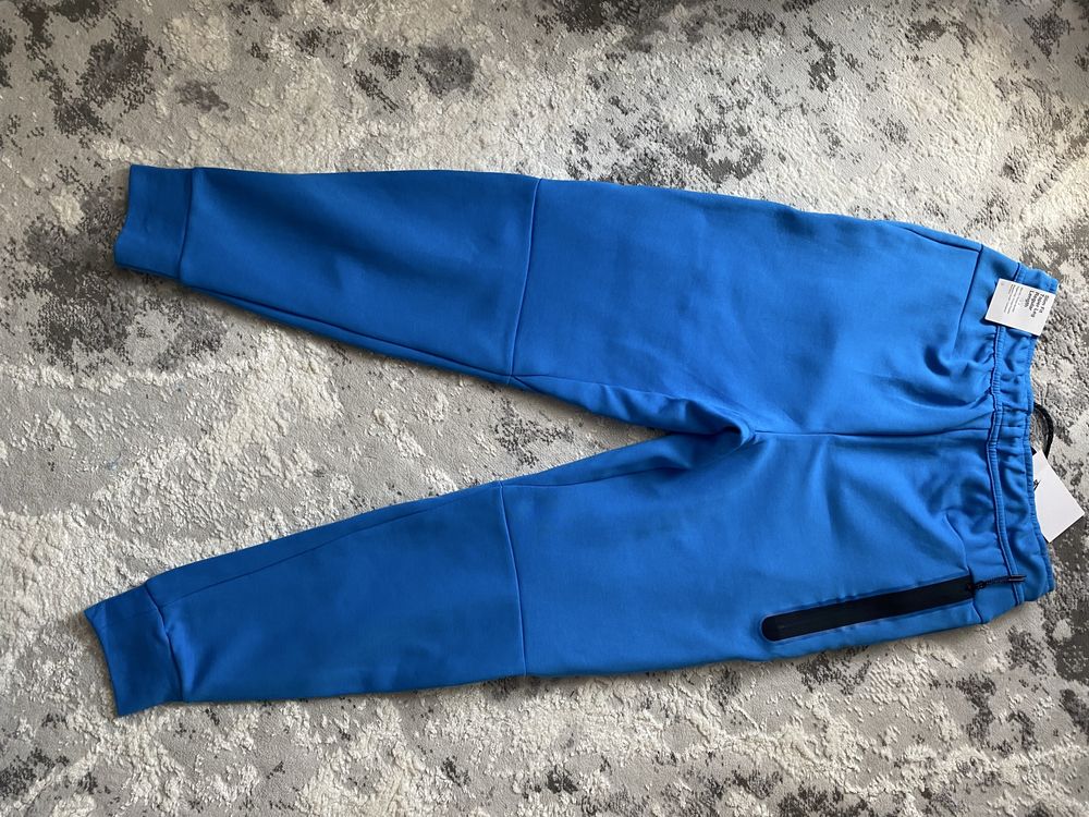 Оригінальні спортивні штани Nike tech fleece