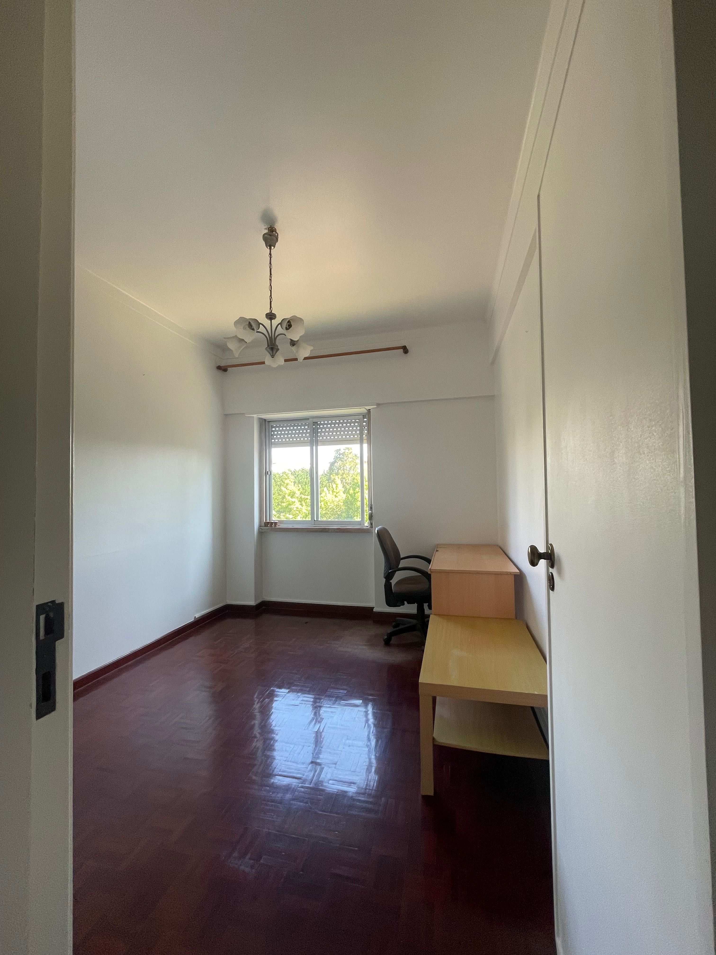 Aluga-se T3 em Massama - 1500€