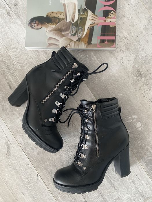 Botki guess czarne eko skóra skórzane oficerki na obcasie slupku