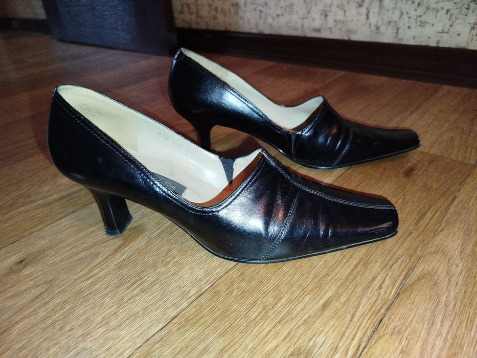 Чорні шкіряні туфлі з квадратним носком, розмір 38