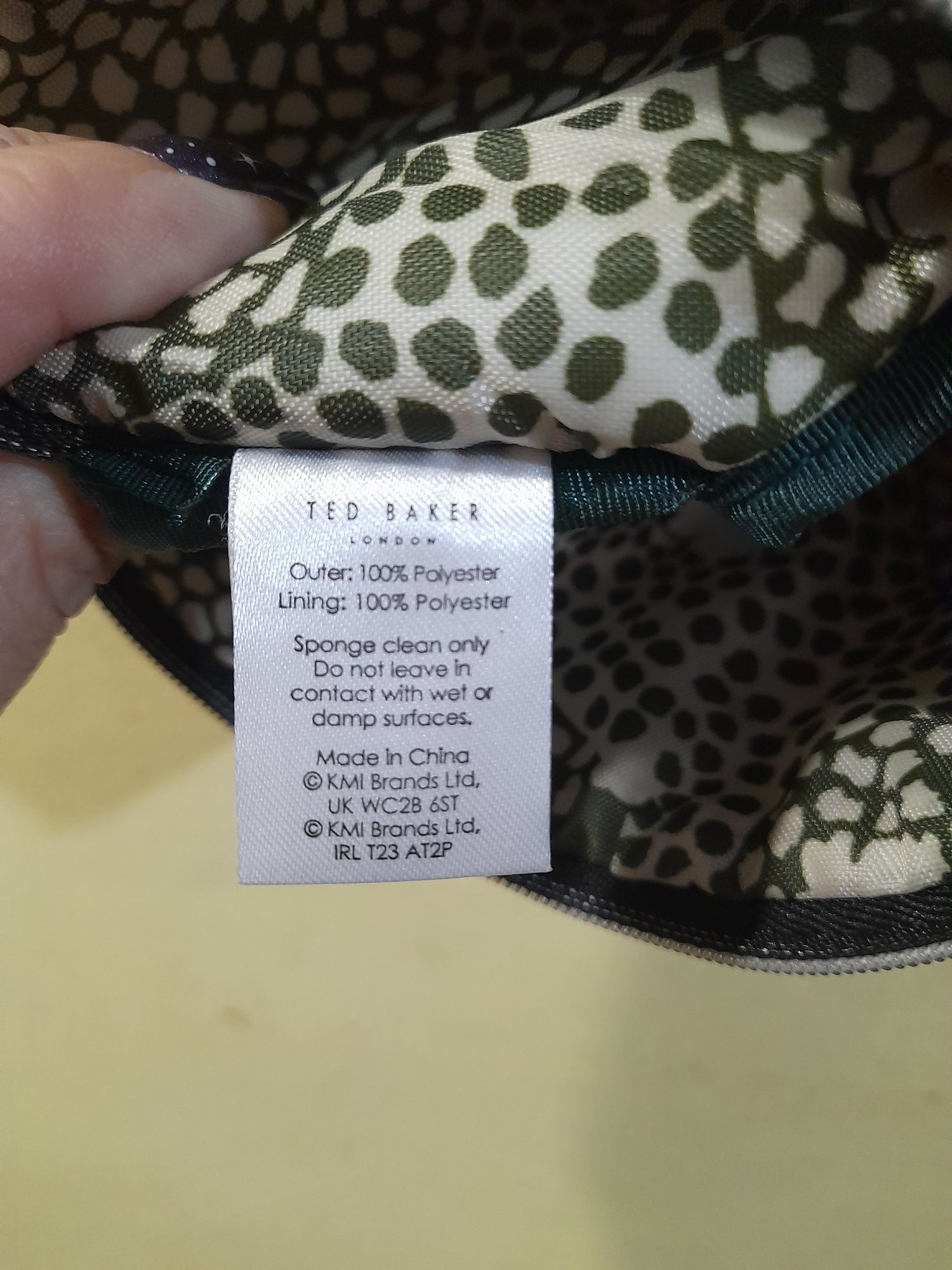 Оригінал Ted Baker London як нова косметичка