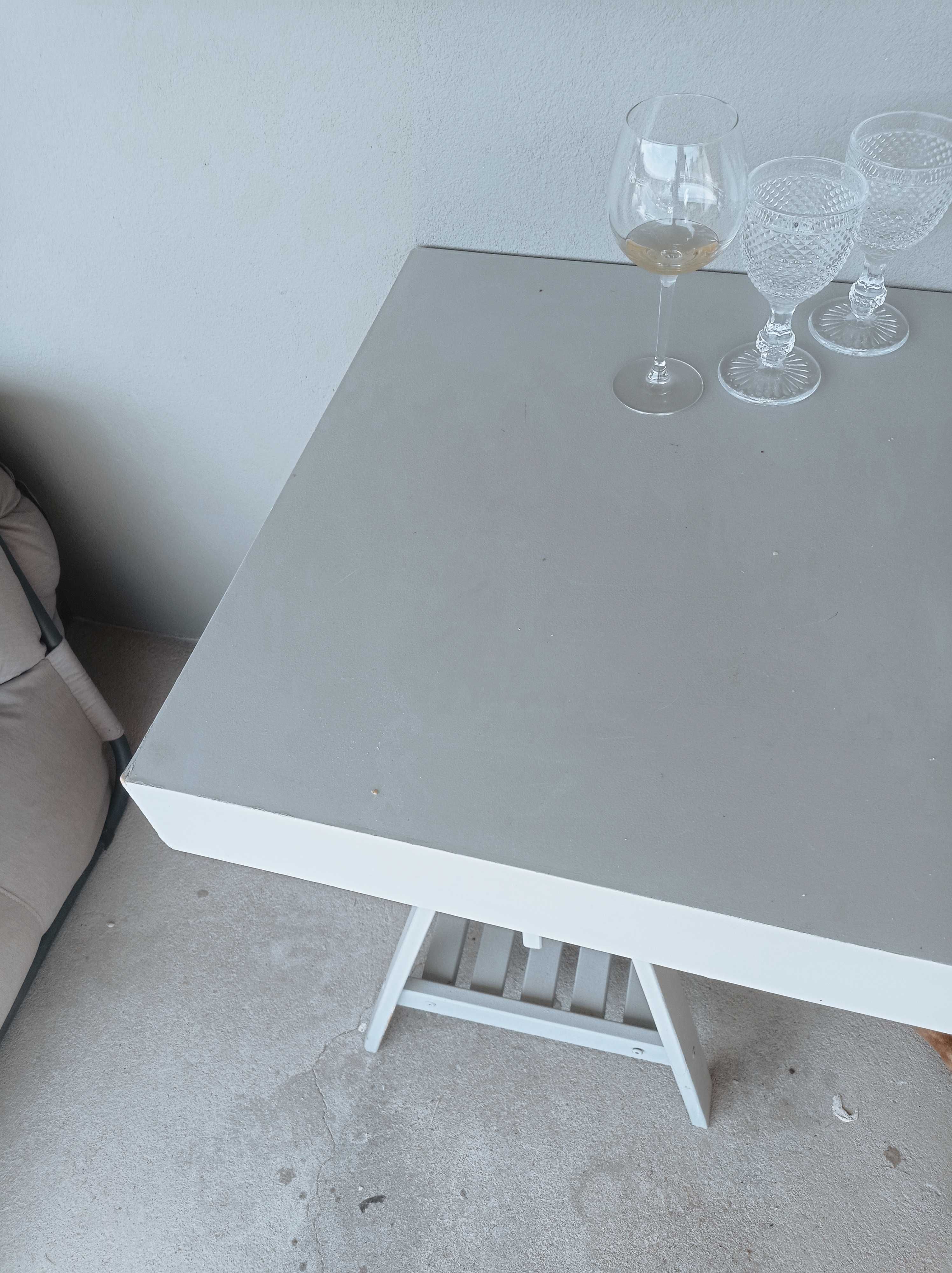 Mesa cinzenta Ikea