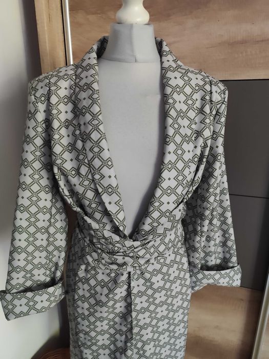 Elegancka wzorzysta sukienka r.46