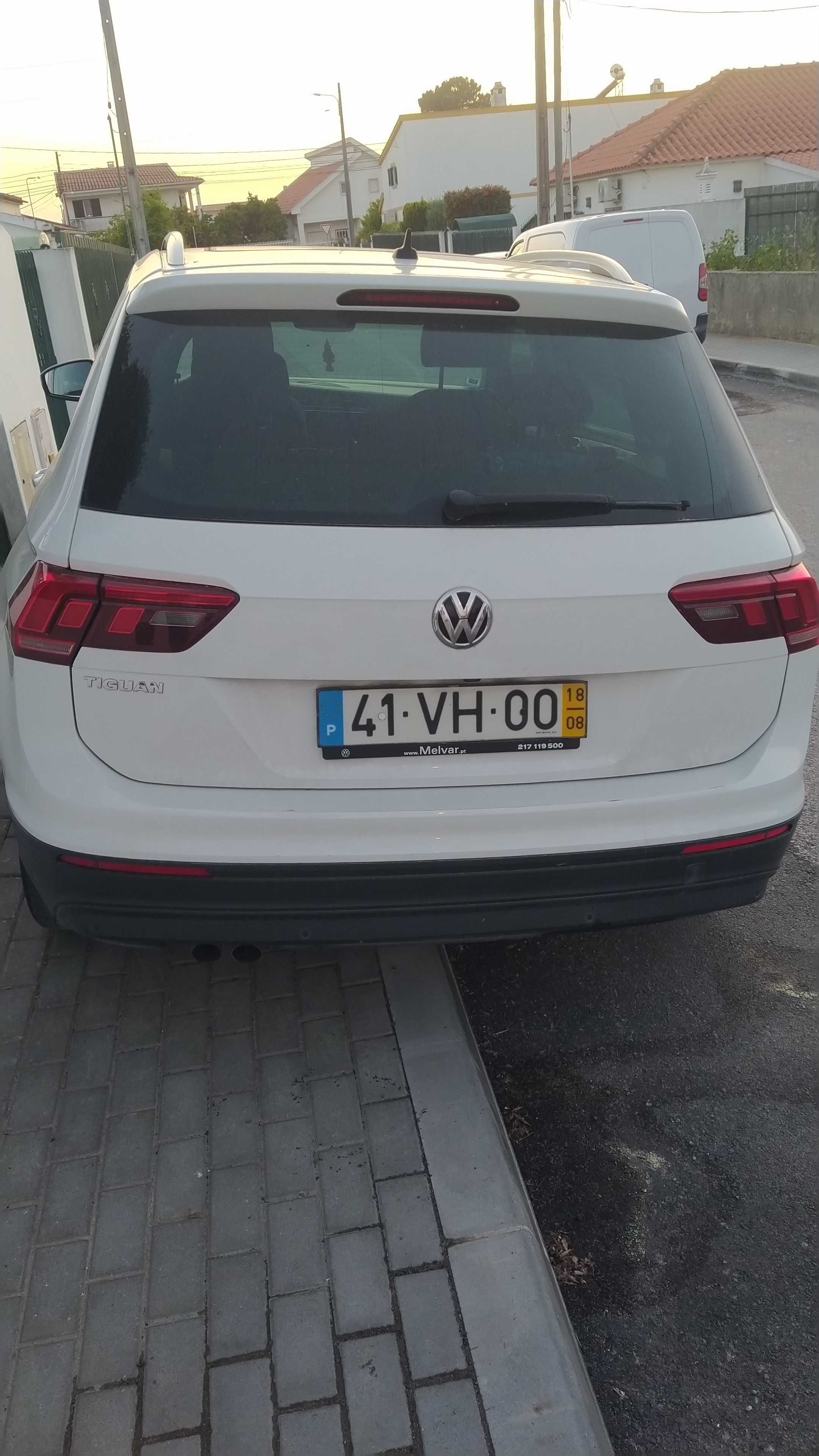 VW Tiguan 1.6 teto panorâmico