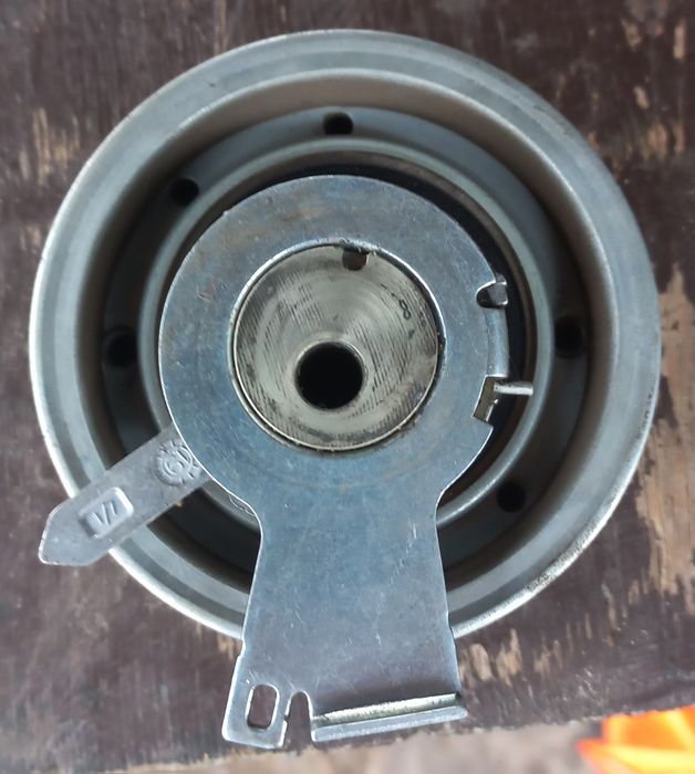 Продам натяжной ролик шкода а5 1.6 мпи, бу состояние отличное.