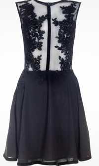 Czarna sukienka z koronki i szyfonu od projektanta M