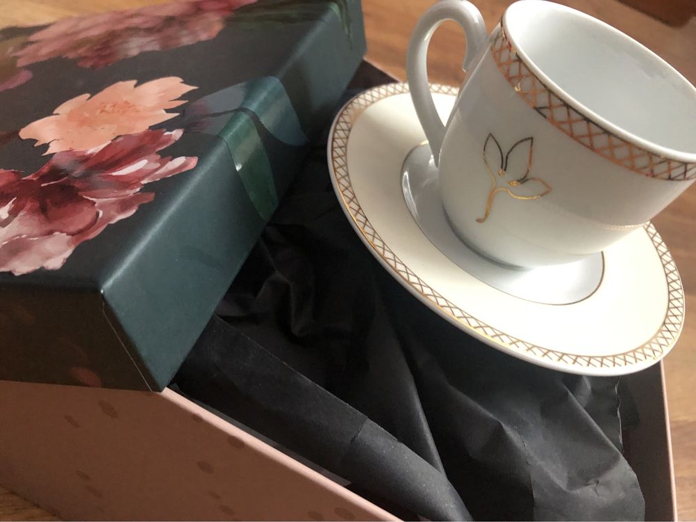Filiżanka mała espresso biała porcelana ze złoceniem