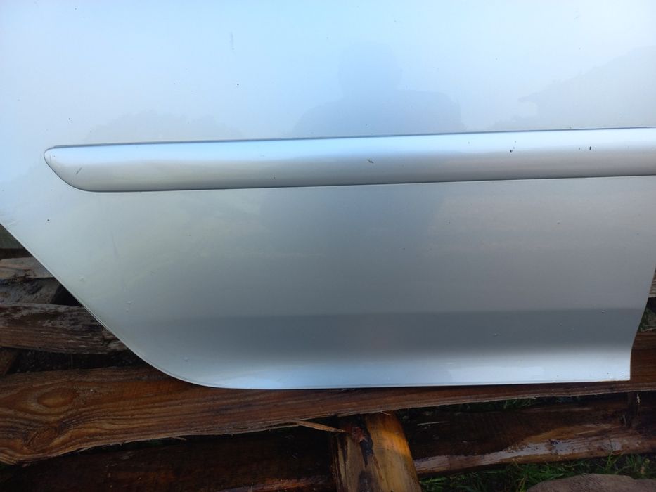 Drzwi prawe tył tylne kompletne vw golf V 5 HB la7w