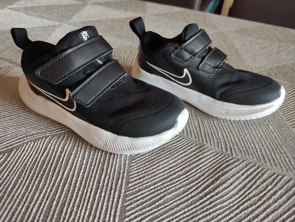 Buty dziecięce Nike r. 25, stan bdb