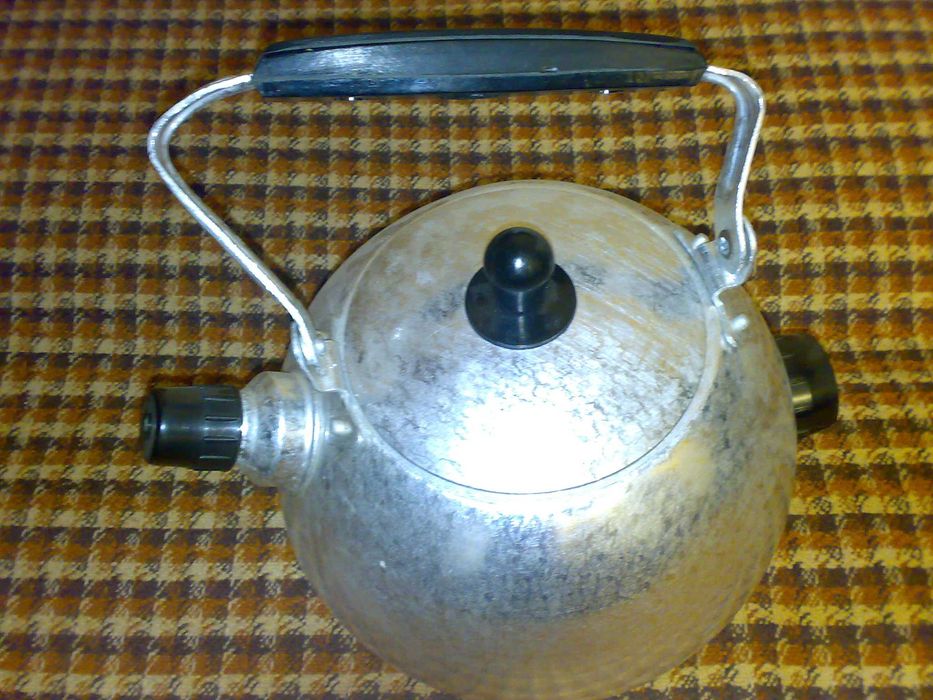 Чайник електричний новий з харчового алюмінію