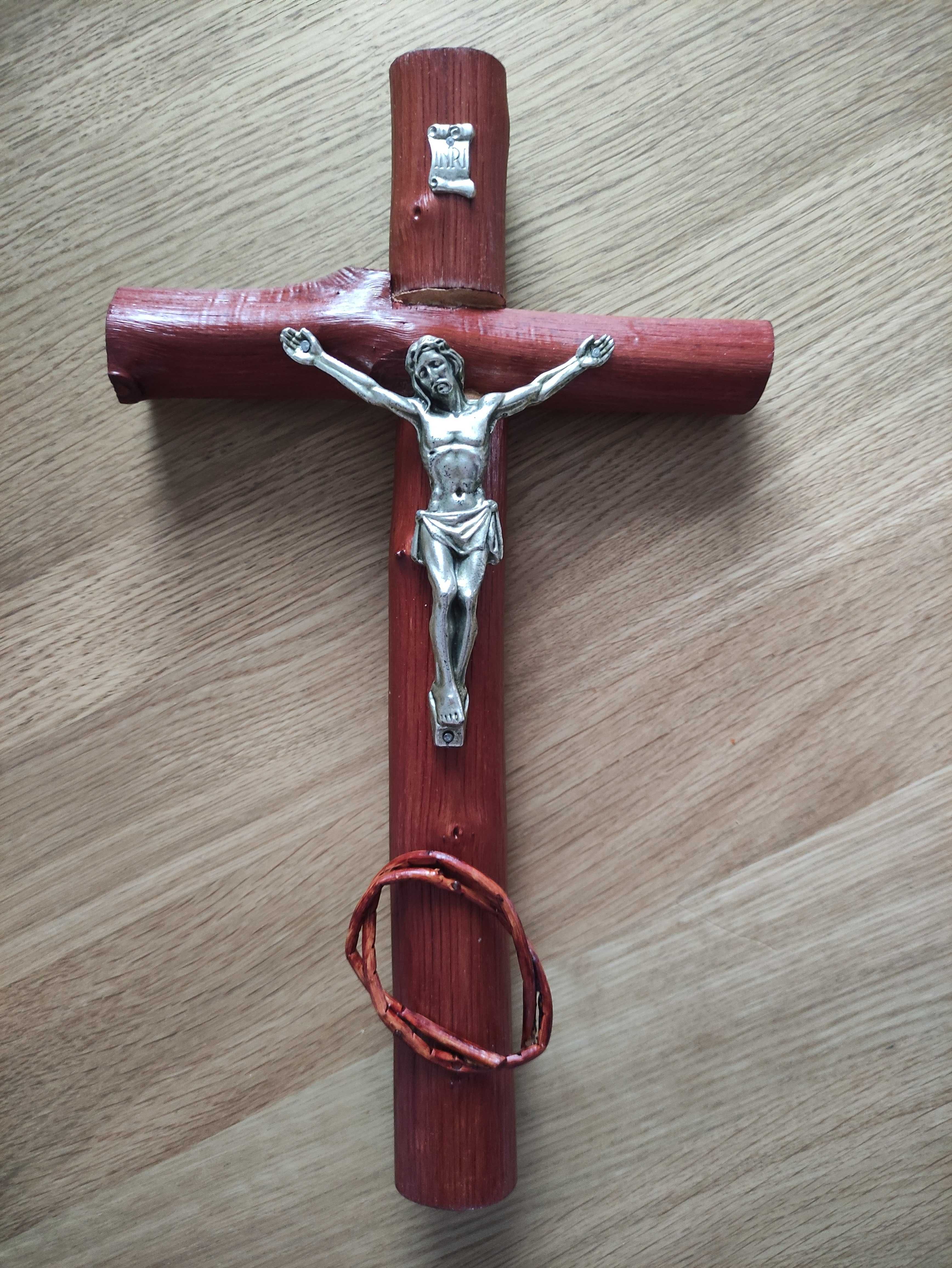 Krzyż ścienny drewniany duży 32x19 cm